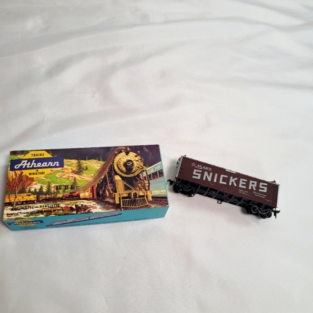 Athearn HO Scale Mars Snickers 5206 Train Reefer Miniature Train Car